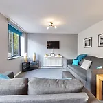 Host & Stay - Portland Road Suites