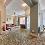 Properties Unique Dene Rooms - Family Room