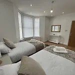 City Escape In Newcastle - 2 Bedroom Apartment
