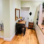 Elegant 4Br Home: Stylish Comfort Retreat