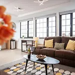 Oakstays - Bright, Spacious Gem
