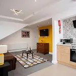 Oakstays - Bright, Spacious Gem