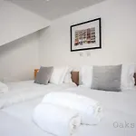 Oakstays - Bright, Spacious Gem