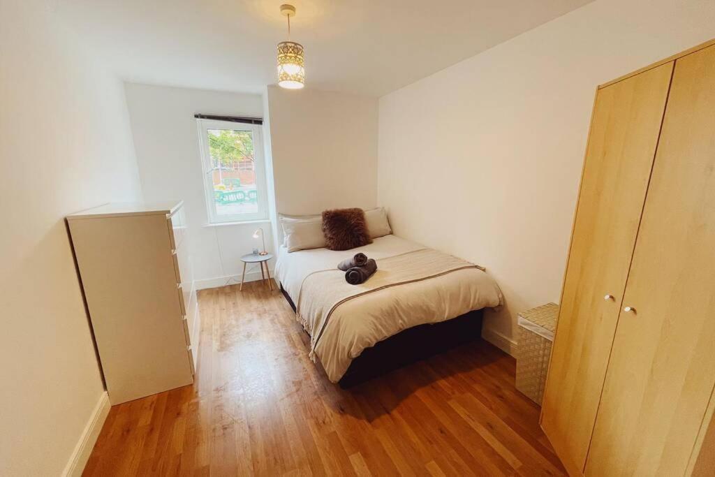1 Bedroom Centre - Sleeps 4 Free Parking *