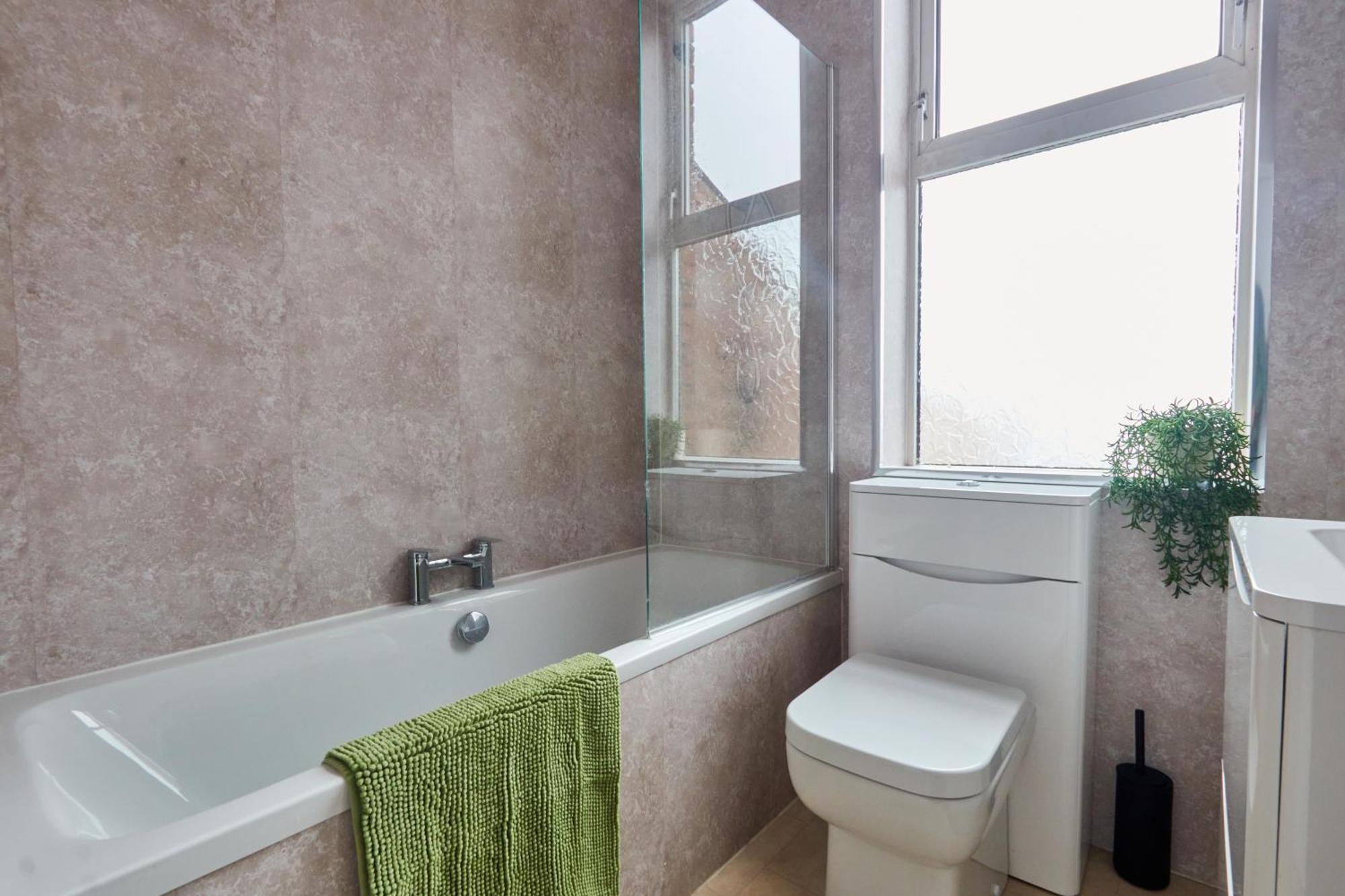 Apartment Large 4 Bedroom Near Centre *