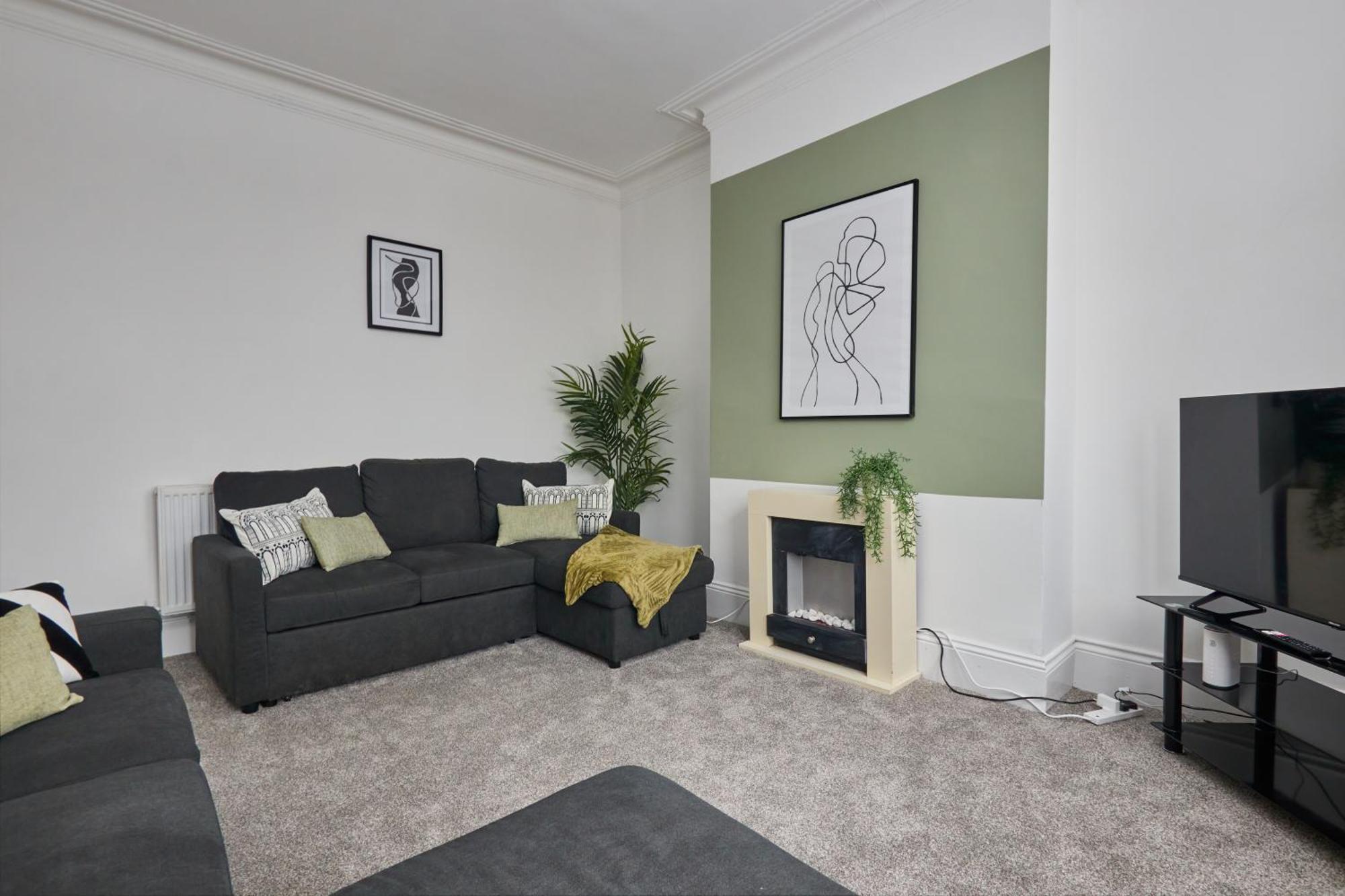 Large 4 Bedroom Near Centre * Newcastle upon Tyne