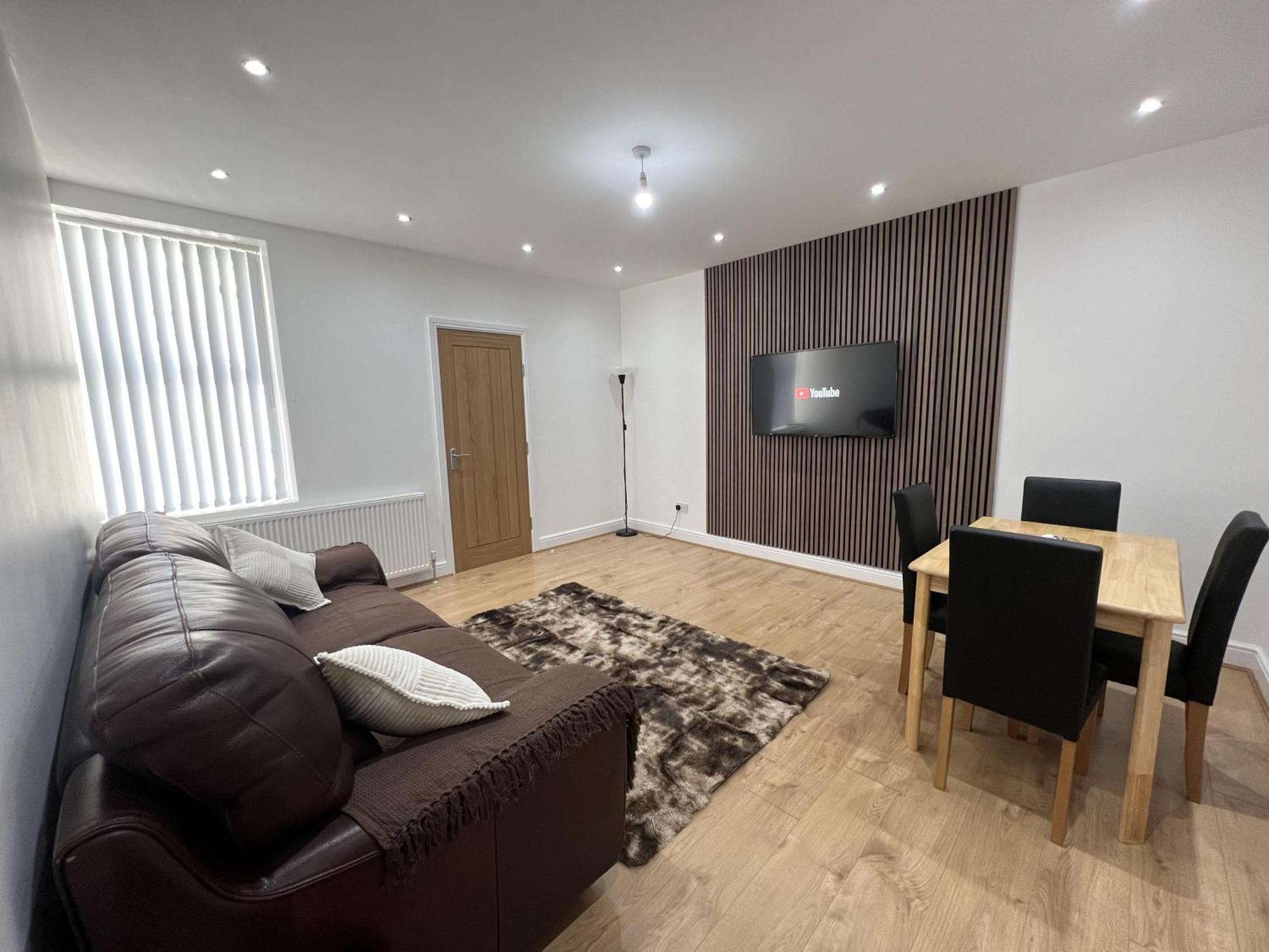 Escape In - 2 Bedroom Apartment *