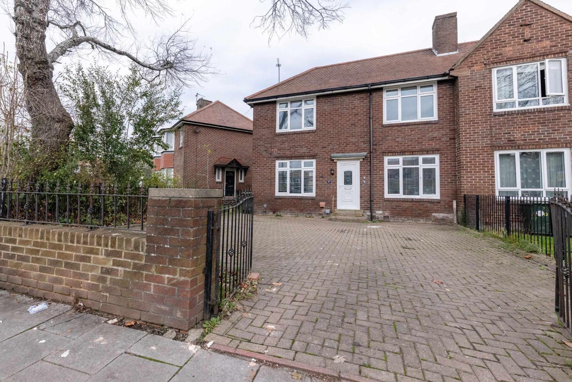 Holiday home Free Parking - 4 Bedroom House