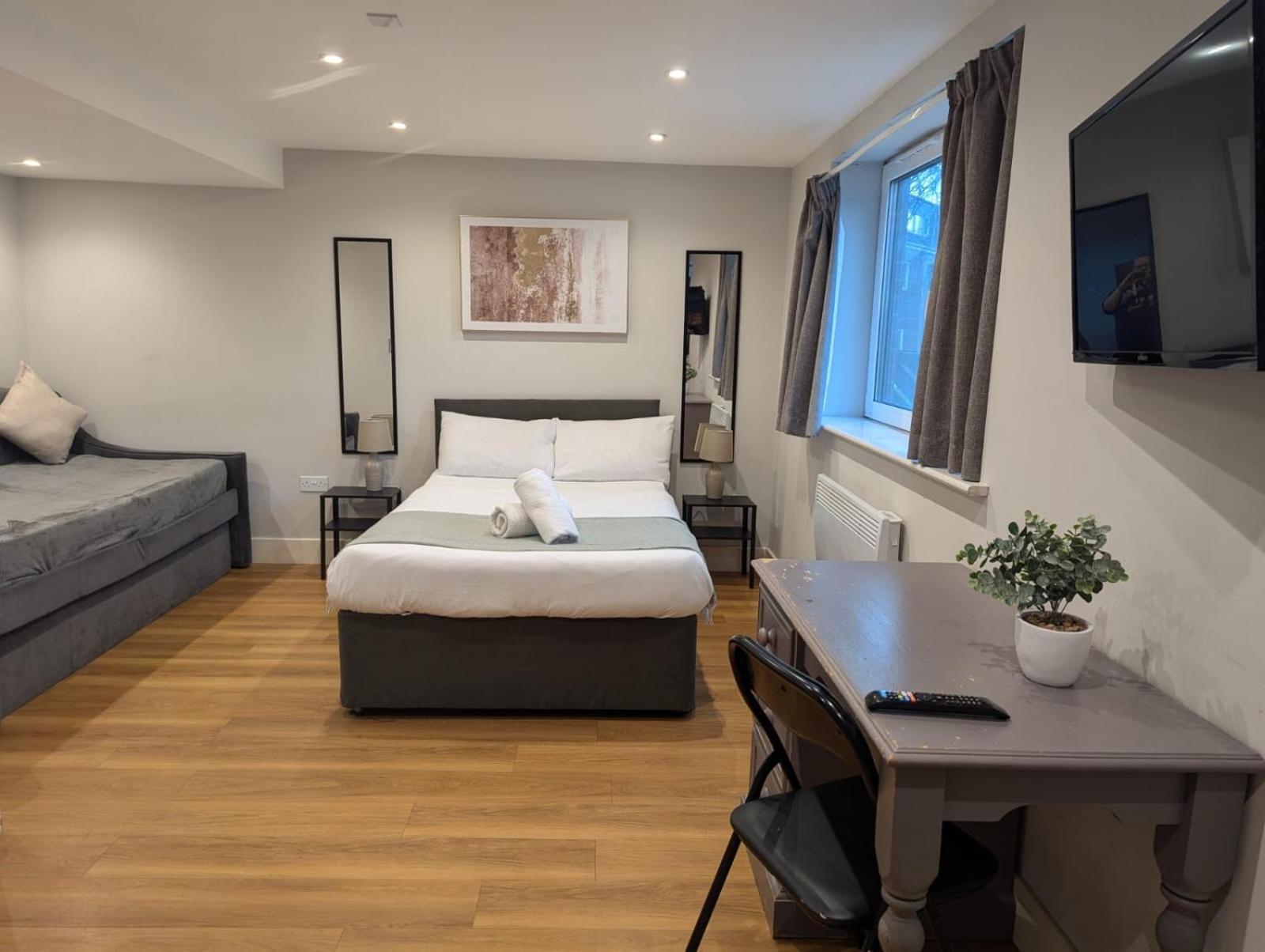 Apartment Centre *