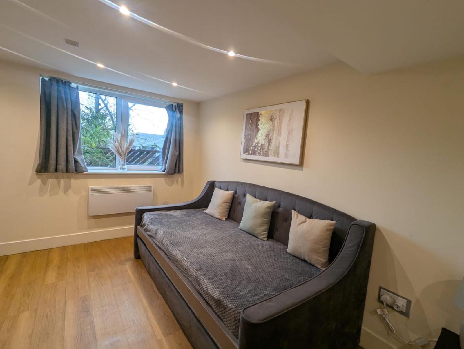 Apartment Centre *