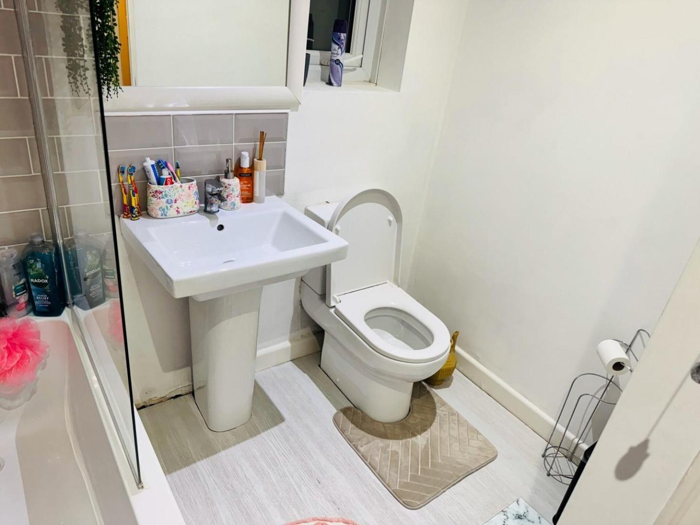 Elegant 4br Home: Stylish Comfort Retreat Newcastle upon Tyne