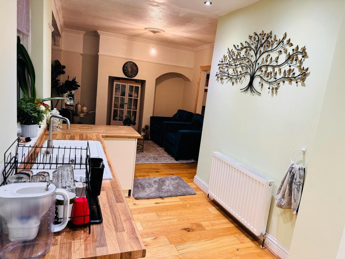 Elegant 4br Home: Stylish Comfort Retreat Holiday home *