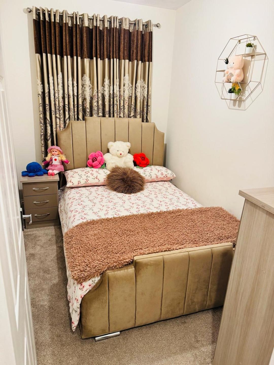 Elegant 4br Home: Stylish Comfort Retreat Holiday home Newcastle upon Tyne