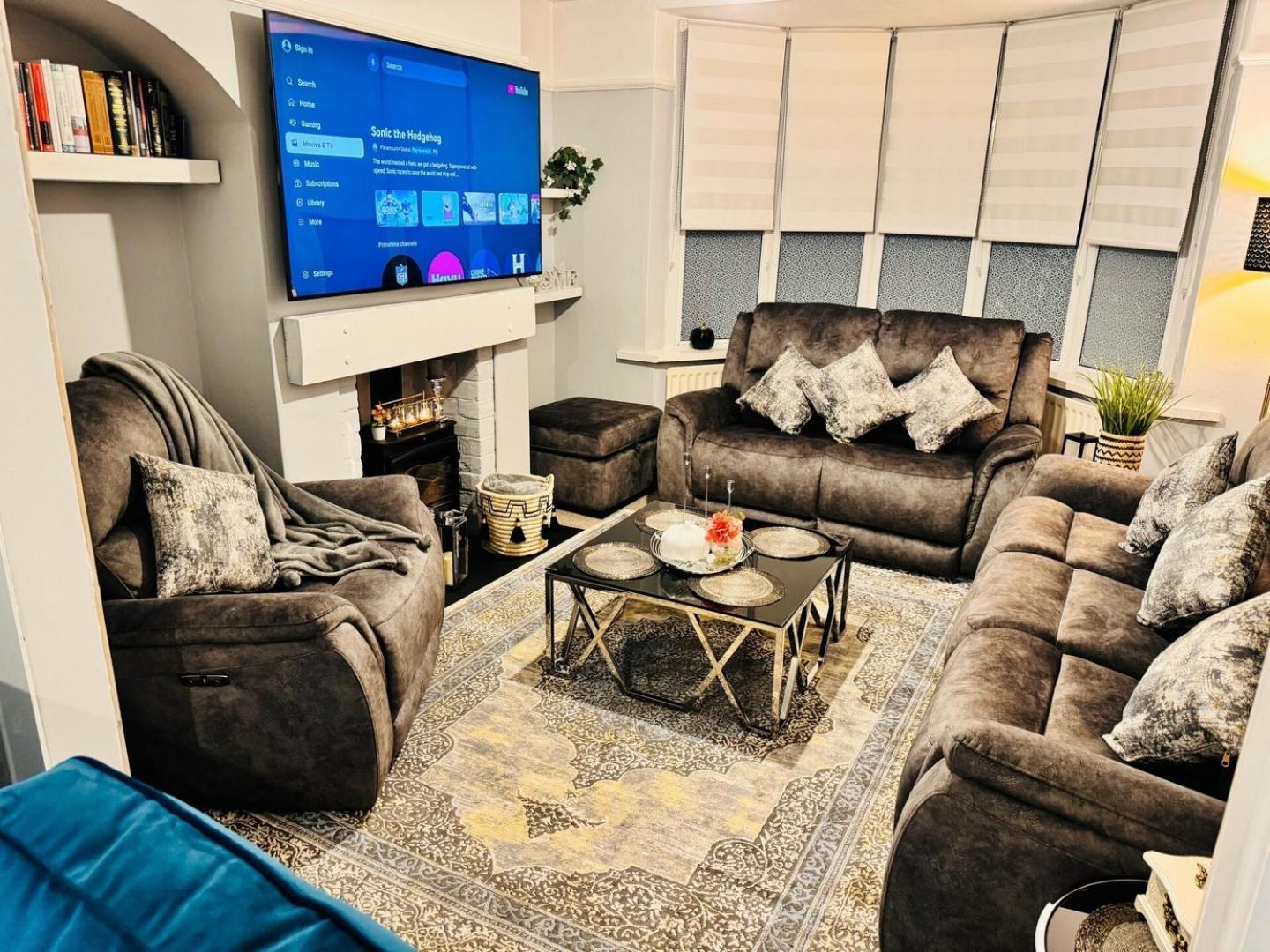 Elegant 4br Home: Stylish Comfort Retreat * Newcastle upon Tyne