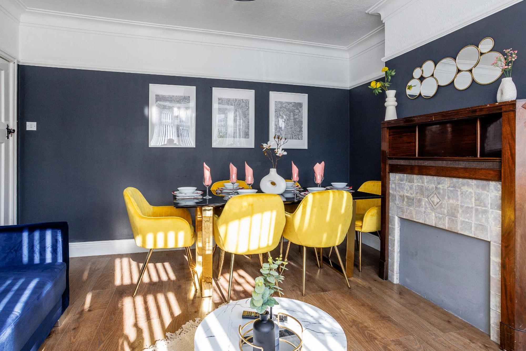 Sleek 4 Bed In Newcastle- Sleeps 9 - Parking * Newcastle upon Tyne