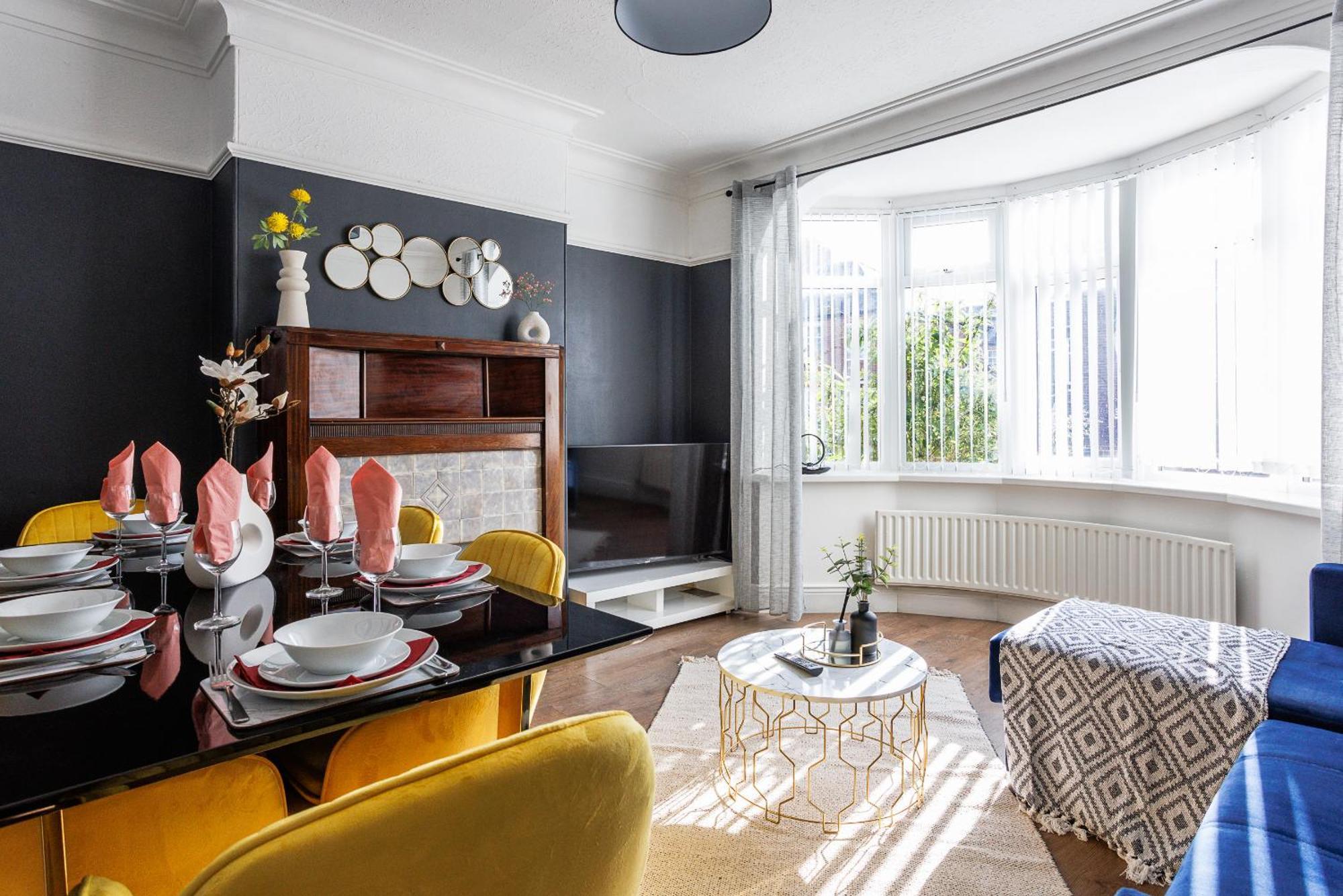 Holiday home Sleek 4 Bed In Newcastle- Sleeps 9 - Parking