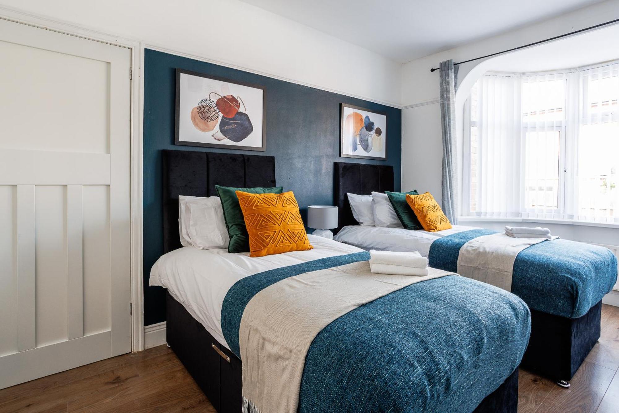 Sleek 4 Bed In Newcastle- Sleeps 9 - Parking Newcastle upon Tyne