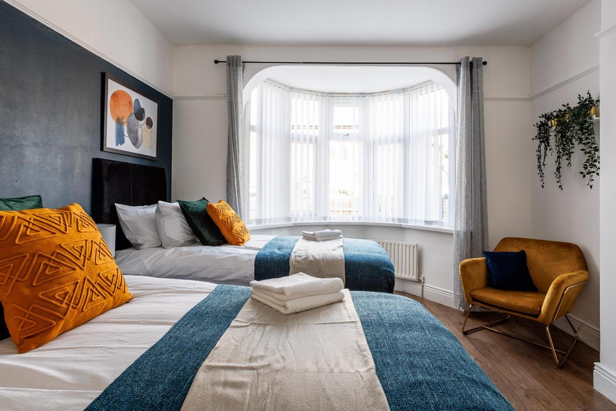 Sleek 4 Bed In Newcastle- Sleeps 9 - Parking Holiday home