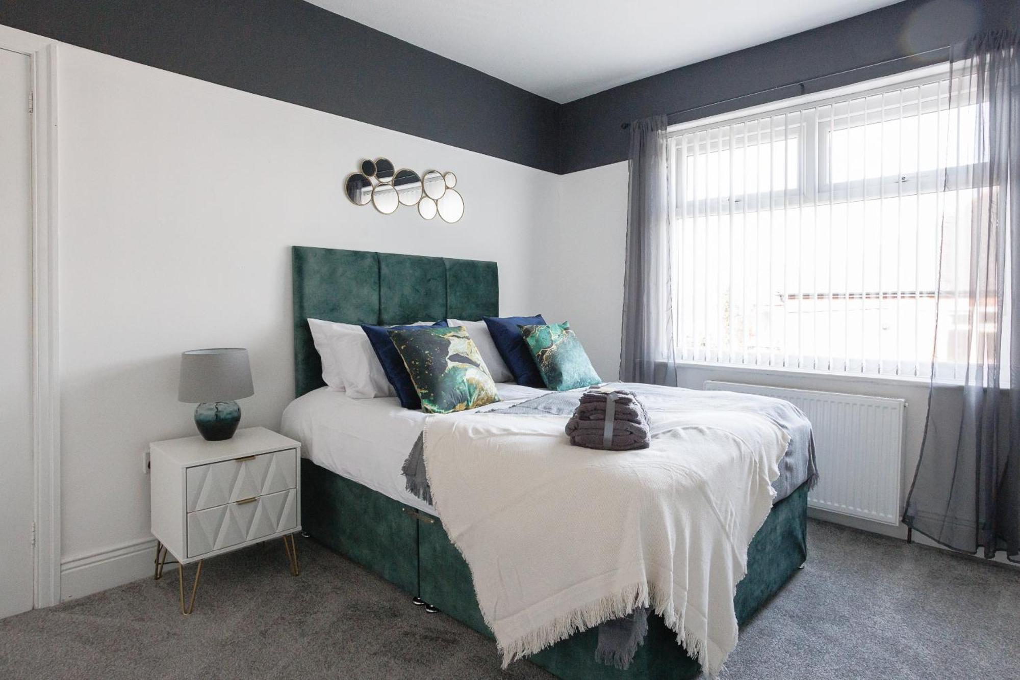 Holiday home Sleek 4 Bed In Newcastle- Sleeps 9 - Parking
