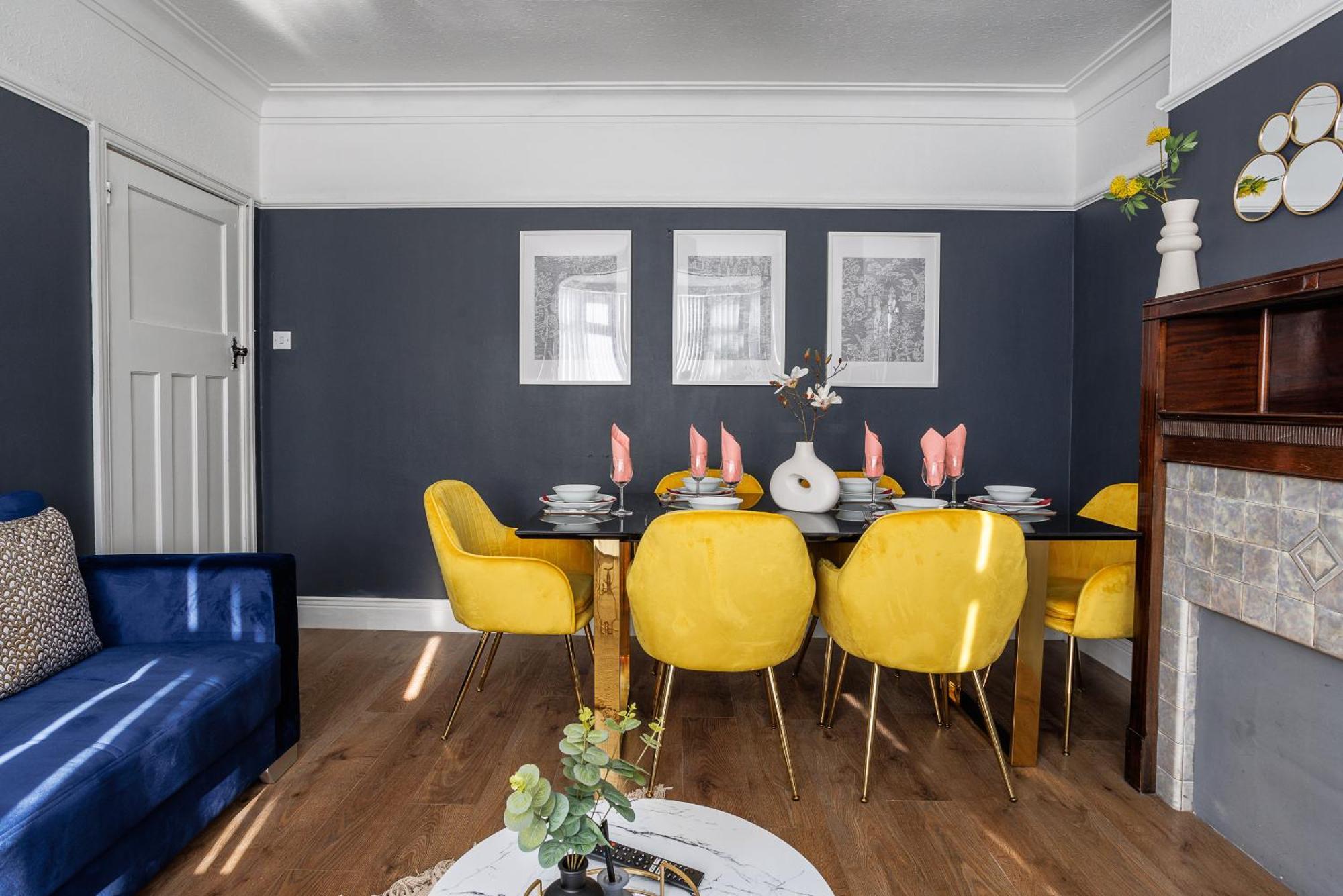 Sleek 4 Bed In Newcastle- Sleeps 9 - Parking *