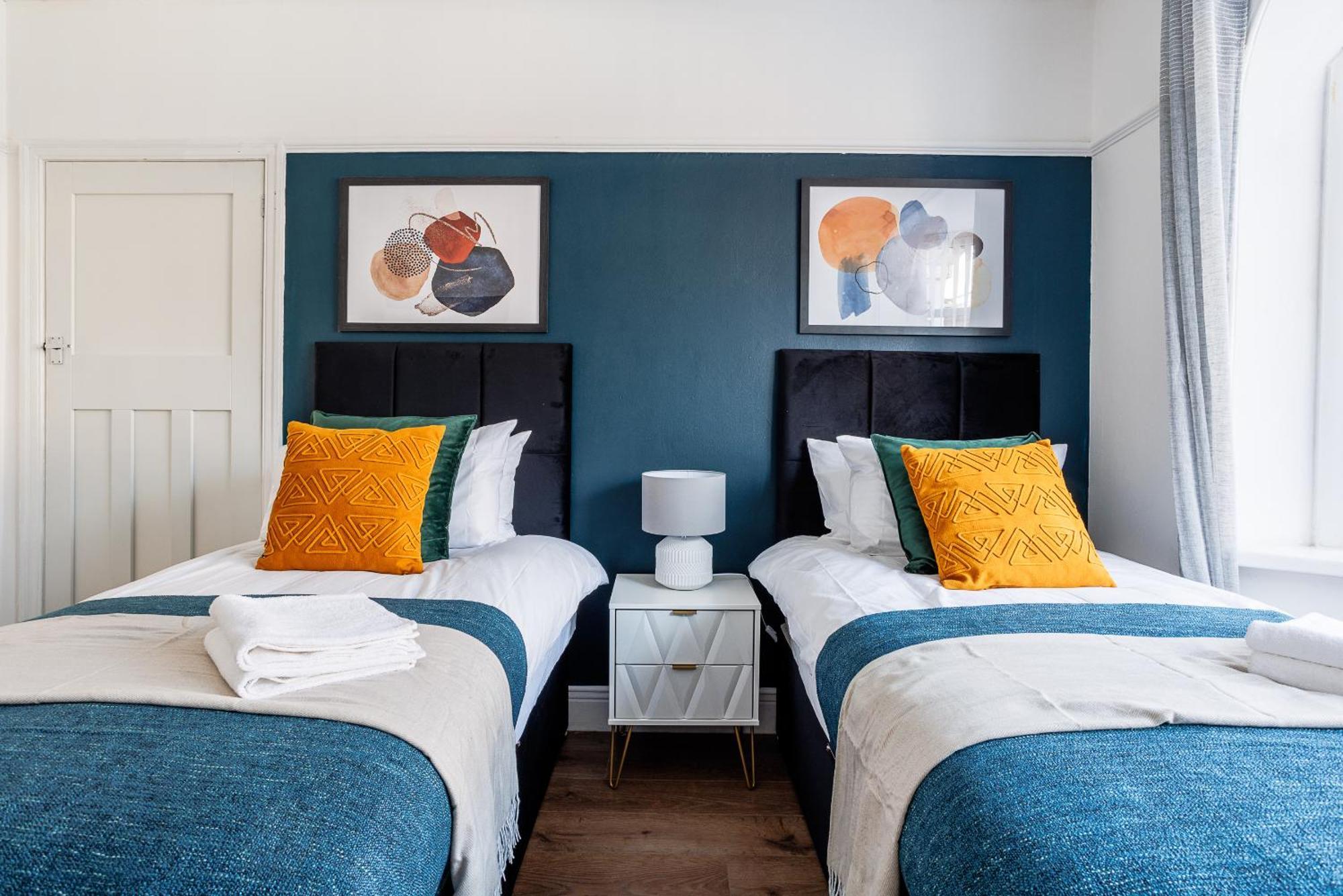 Sleek 4 Bed In Newcastle- Sleeps 9 - Parking Newcastle upon Tyne