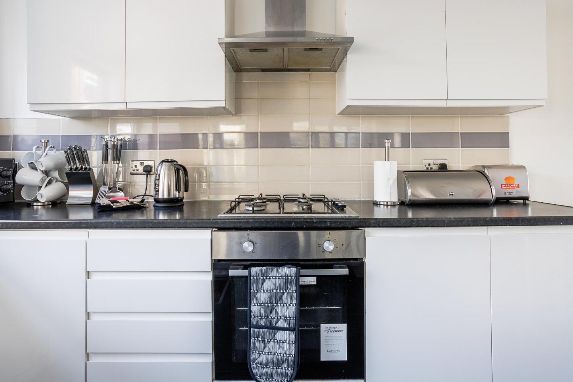 Holiday home Sleek 4 Bed In Newcastle- Sleeps 9 - Parking *