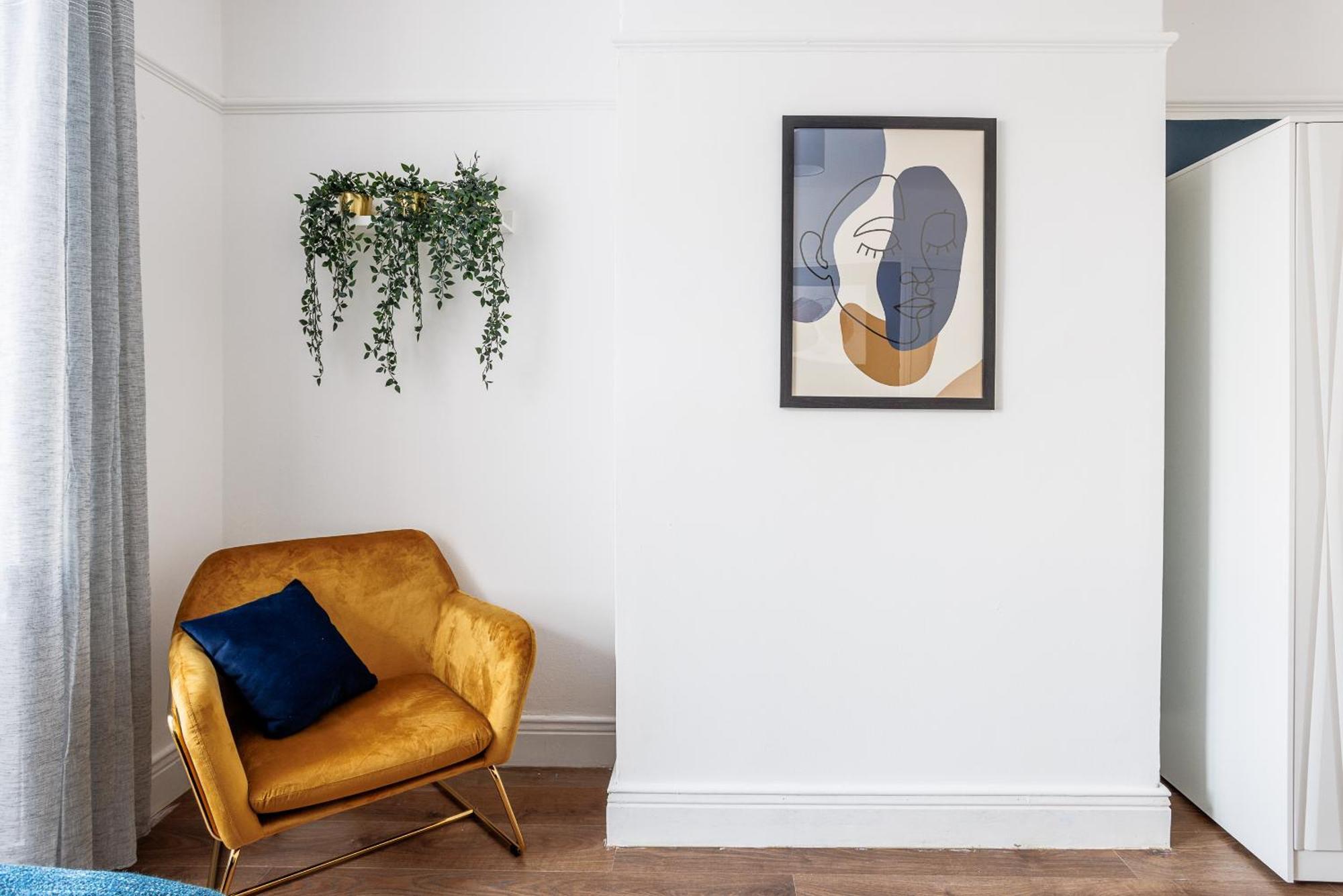 Sleek 4 Bed In Newcastle- Sleeps 9 - Parking *