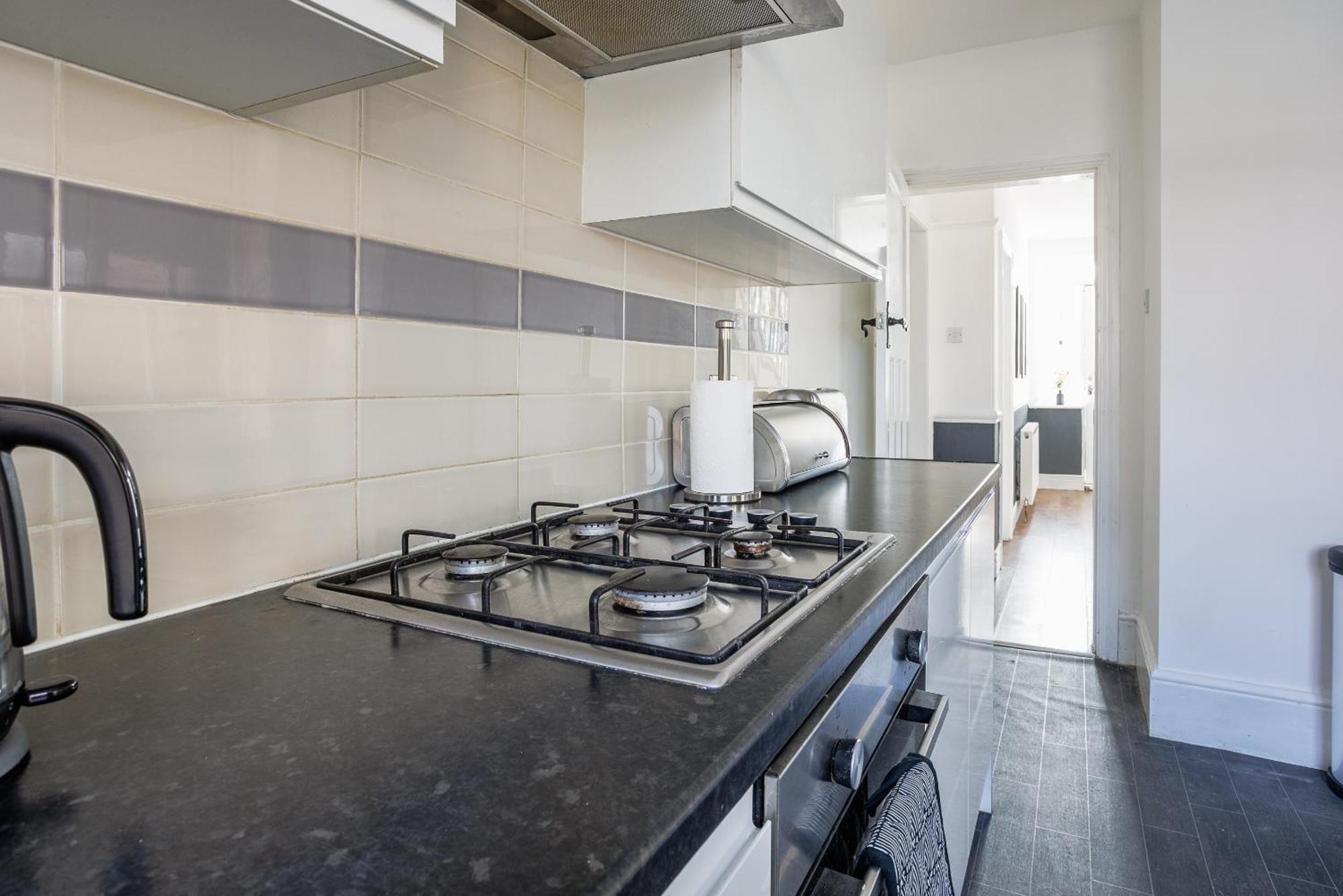 Sleek 4 Bed In Newcastle- Sleeps 9 - Parking * Newcastle upon Tyne