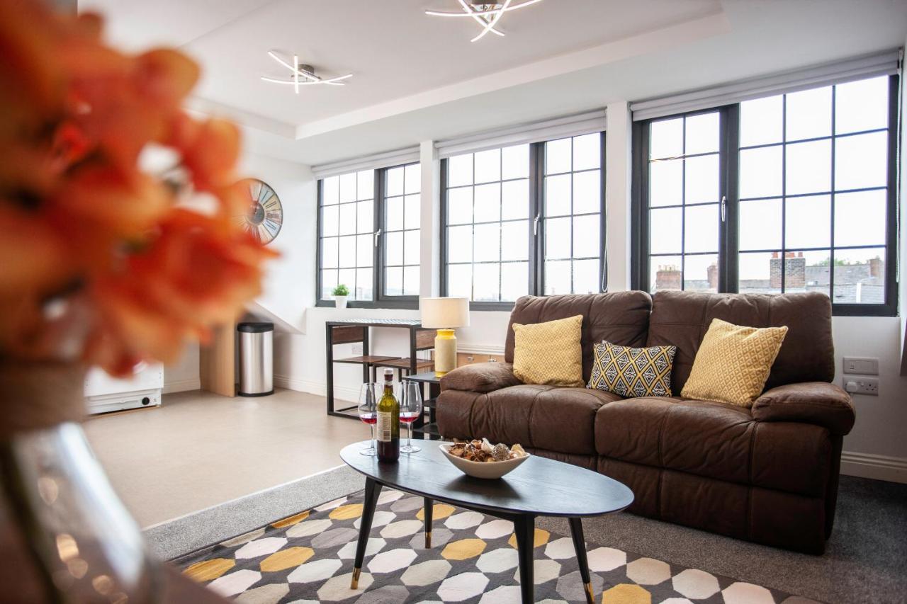 Apartment Oakstays - Bright, Spacious Gem