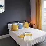 Heaton-Beautiful 3 Double Bedrooms Sleeps 6 Free Parking And Wifi