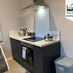 Heaton-Beautiful 3 Double Bedrooms Sleeps 6 Free Parking And Wifi