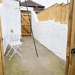 Super Stylish Flat Very Close To Freeman Hospital!