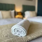 Luna Apartment-3Bed Sleeps 6 - Familycontractors