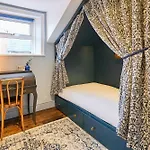 Host & Stay - The Rooftop Gallery