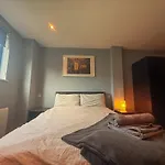 Quayside Apartment With Parking Sleeps 2