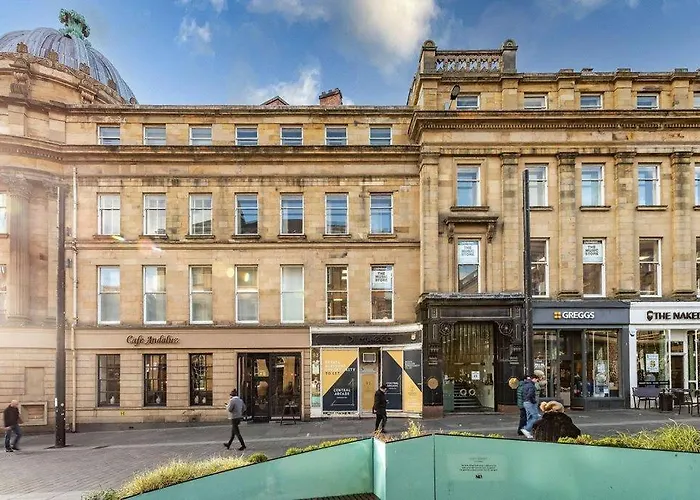 Luxury Central Newcastle Apartment, Sleeps 8