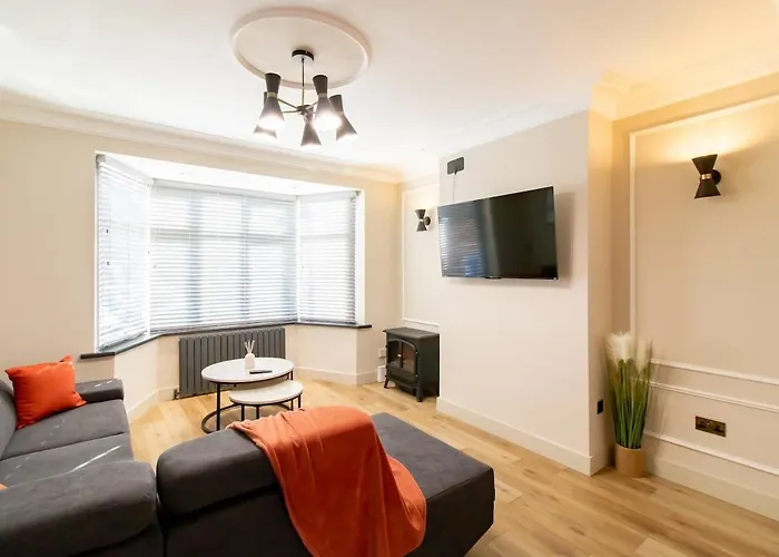 Luna Apartment-3Bed Sleeps 6 - Familycontractors