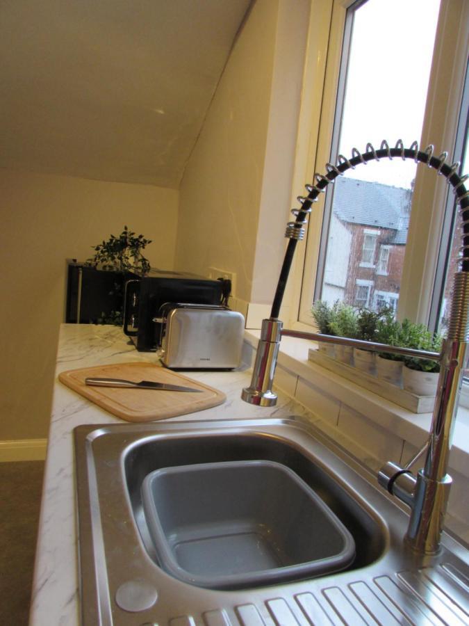 Heaton-beautiful 3 Double Bedrooms Sleeps 6 Free Parking And Wifi Apartment