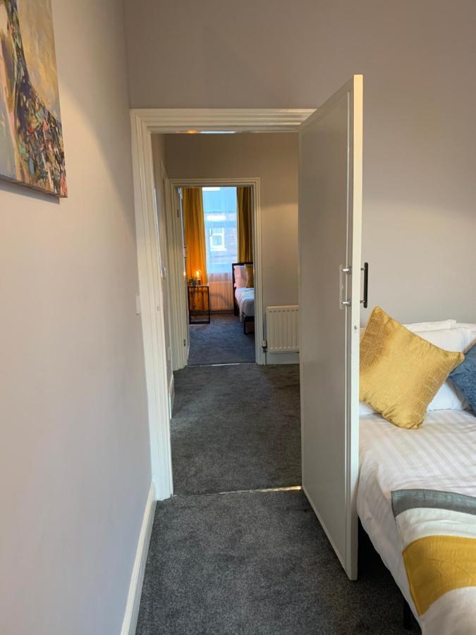 Heaton-beautiful 3 Double Bedrooms Sleeps 6 Free Parking And Wifi