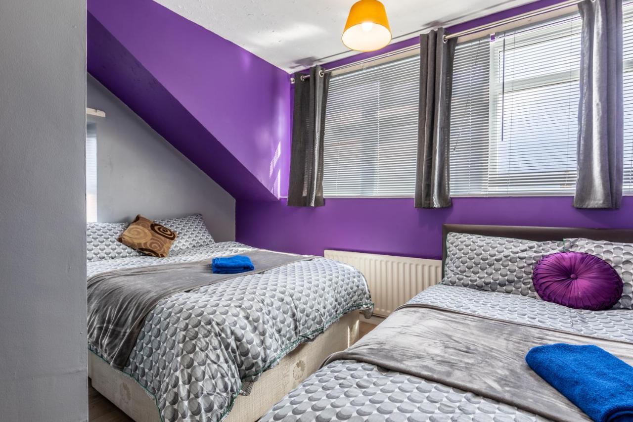 City Centre Super Spacious Free Parking And Wi Fi Apartment *