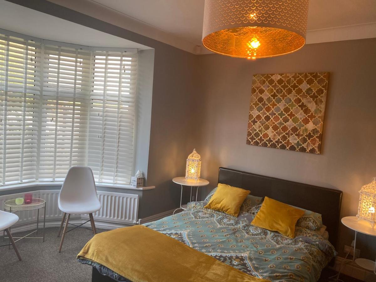 Beautifully Presented 6 Bed 5 & A Half Bath House Newcastle upon Tyne