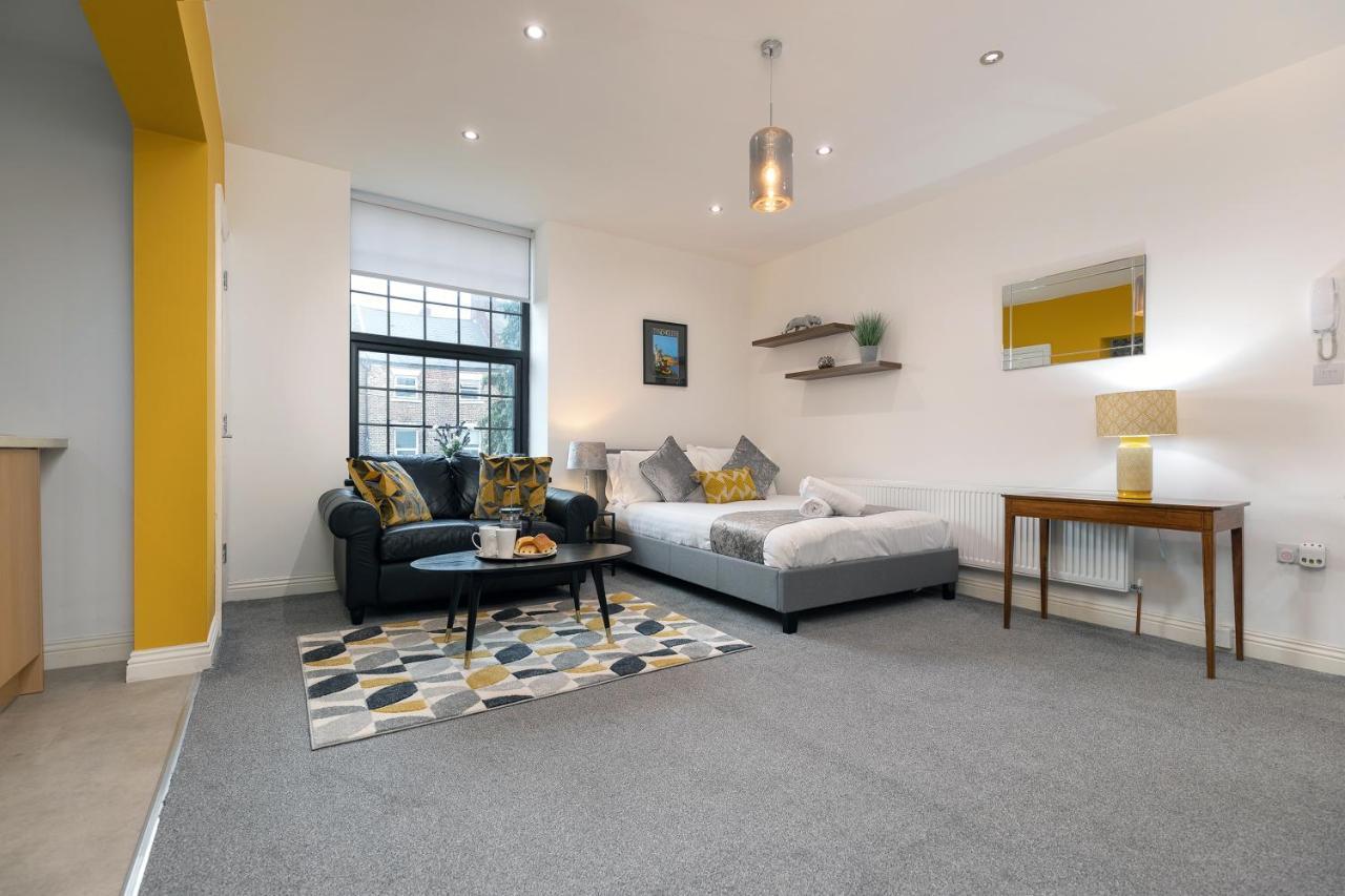 Oakstays Westgate Gem *