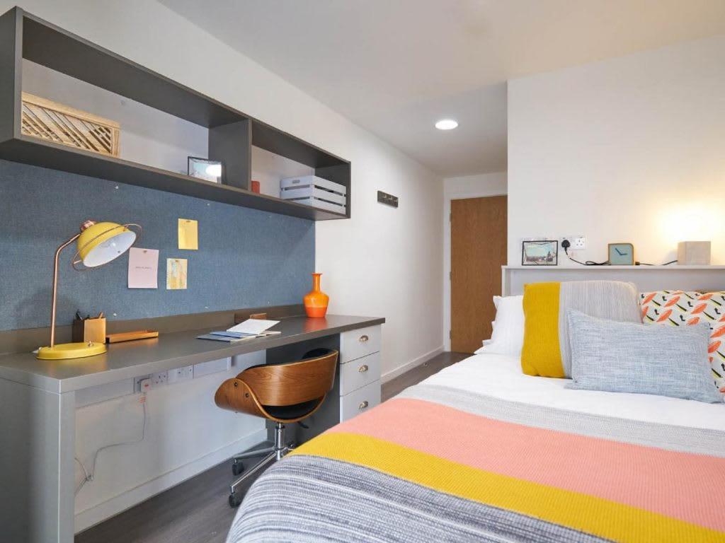 Stylish Ensuite Bedrooms With Private Bathroom And Fully-equipped At Market House In * Newcastle upon Tyne