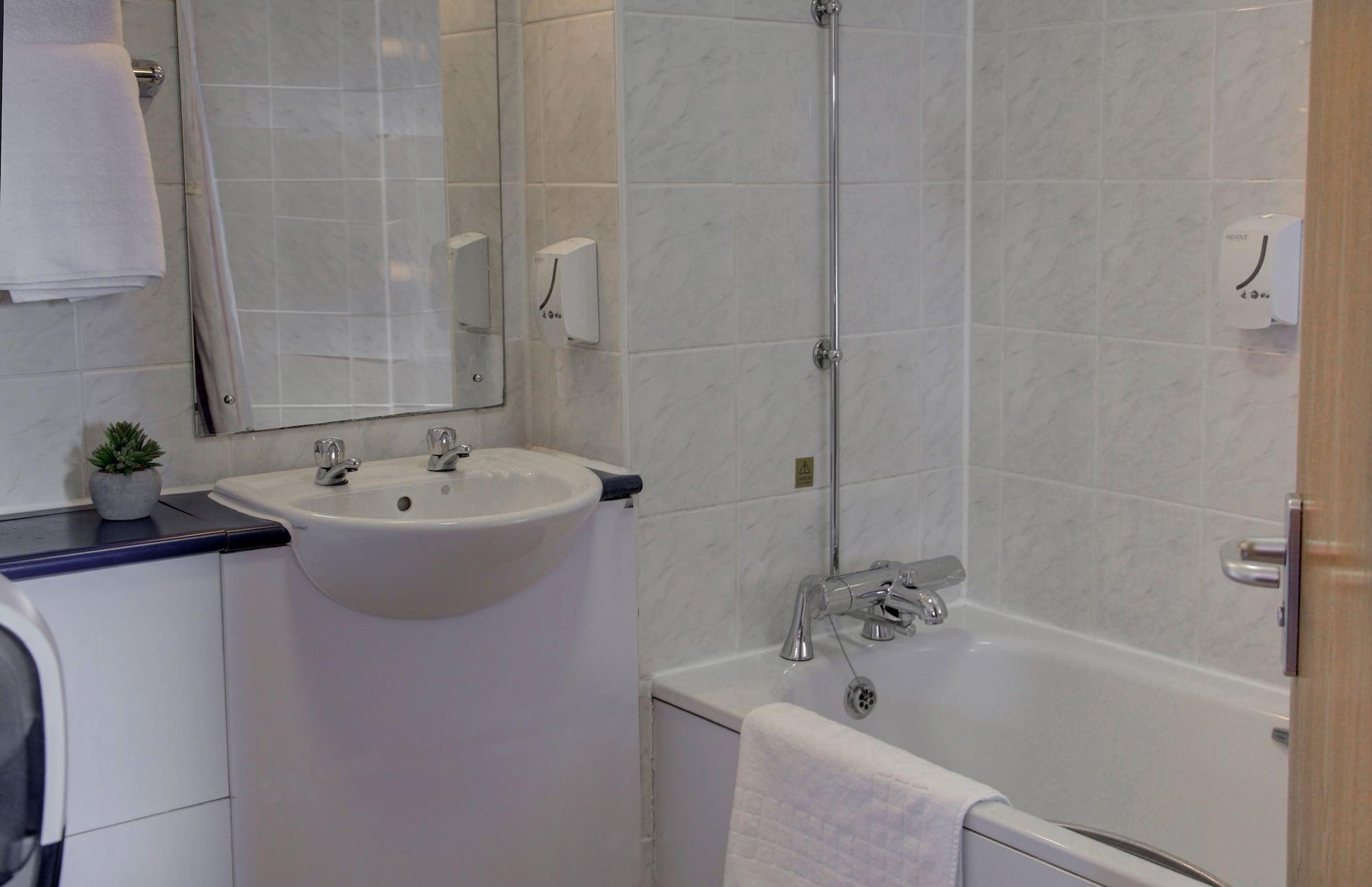 Embassy Hotel, Gateshead Newcastle, Sure Collection By Western Hotel Newcastle upon Tyne