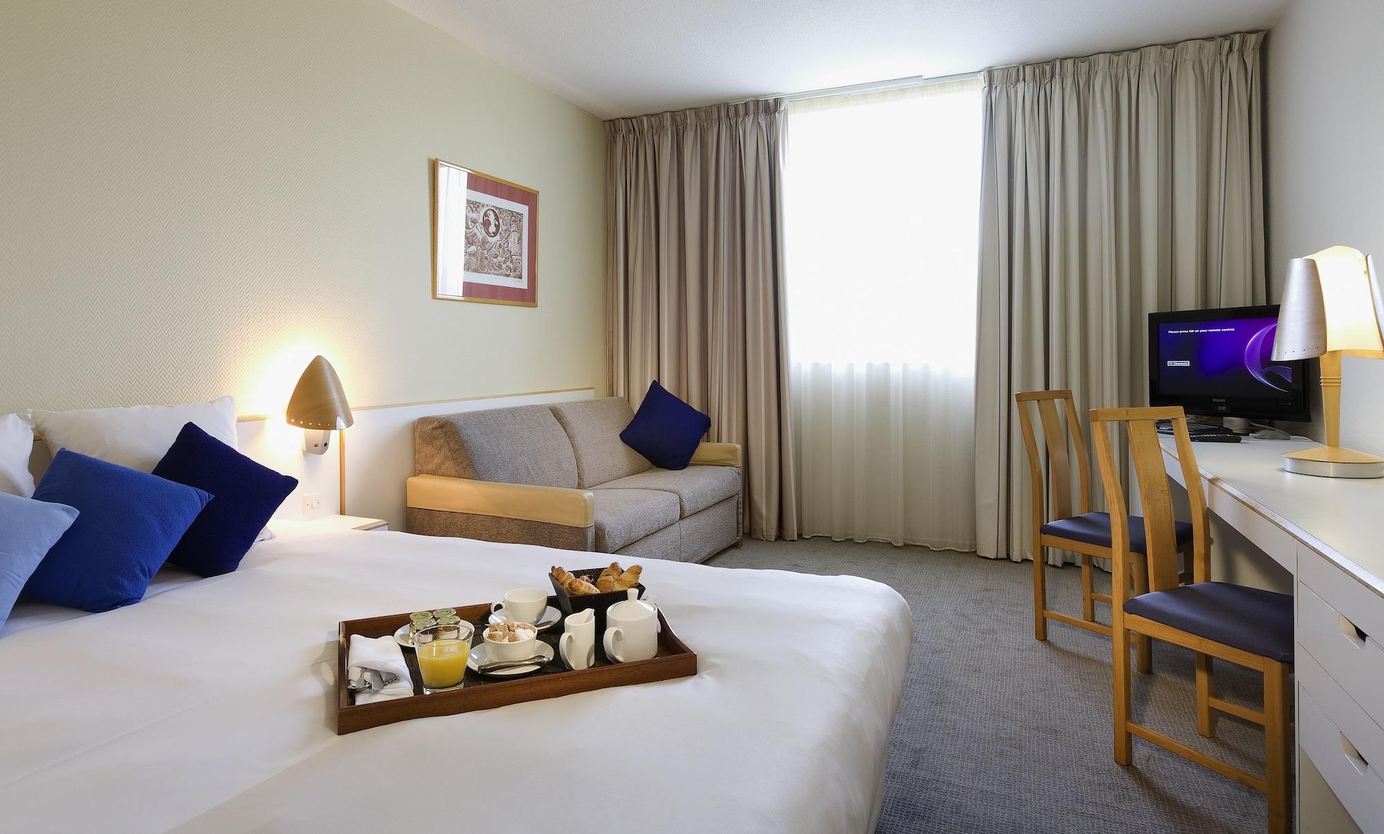 Novotel Airport 4*