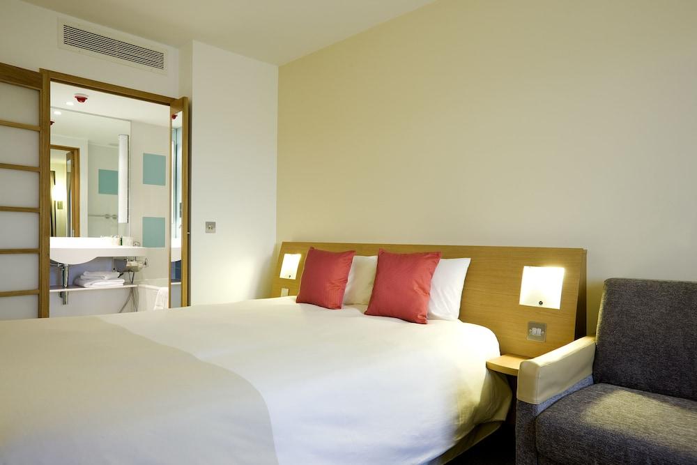 Novotel Airport Hotel 4*