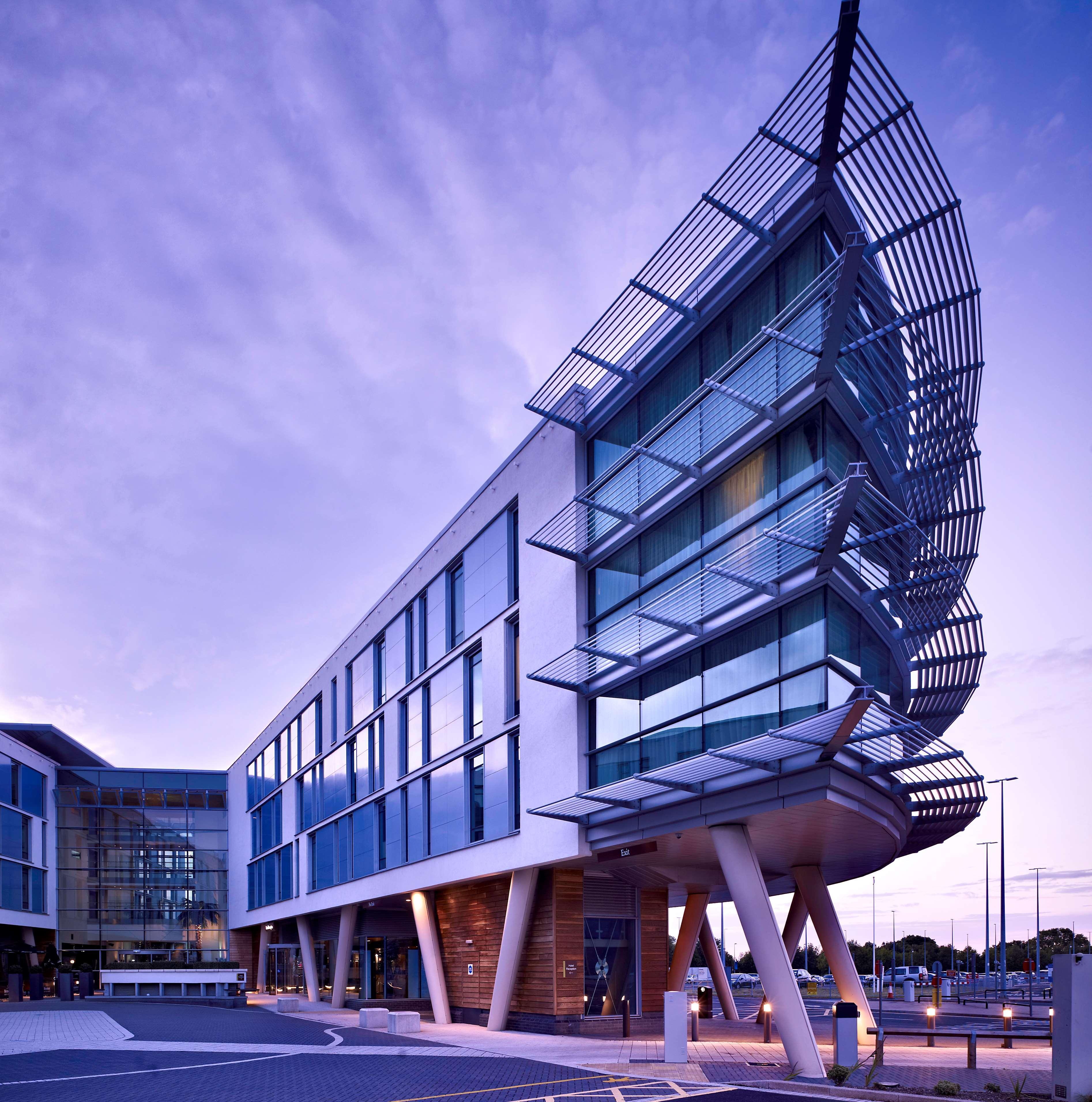 Doubletree By Hilton International Airport Hotel 4*
