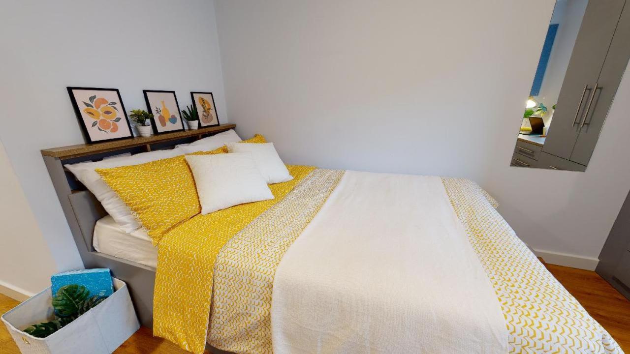 For Students Only Ensuite Bedrooms At Collingwood In Apartment