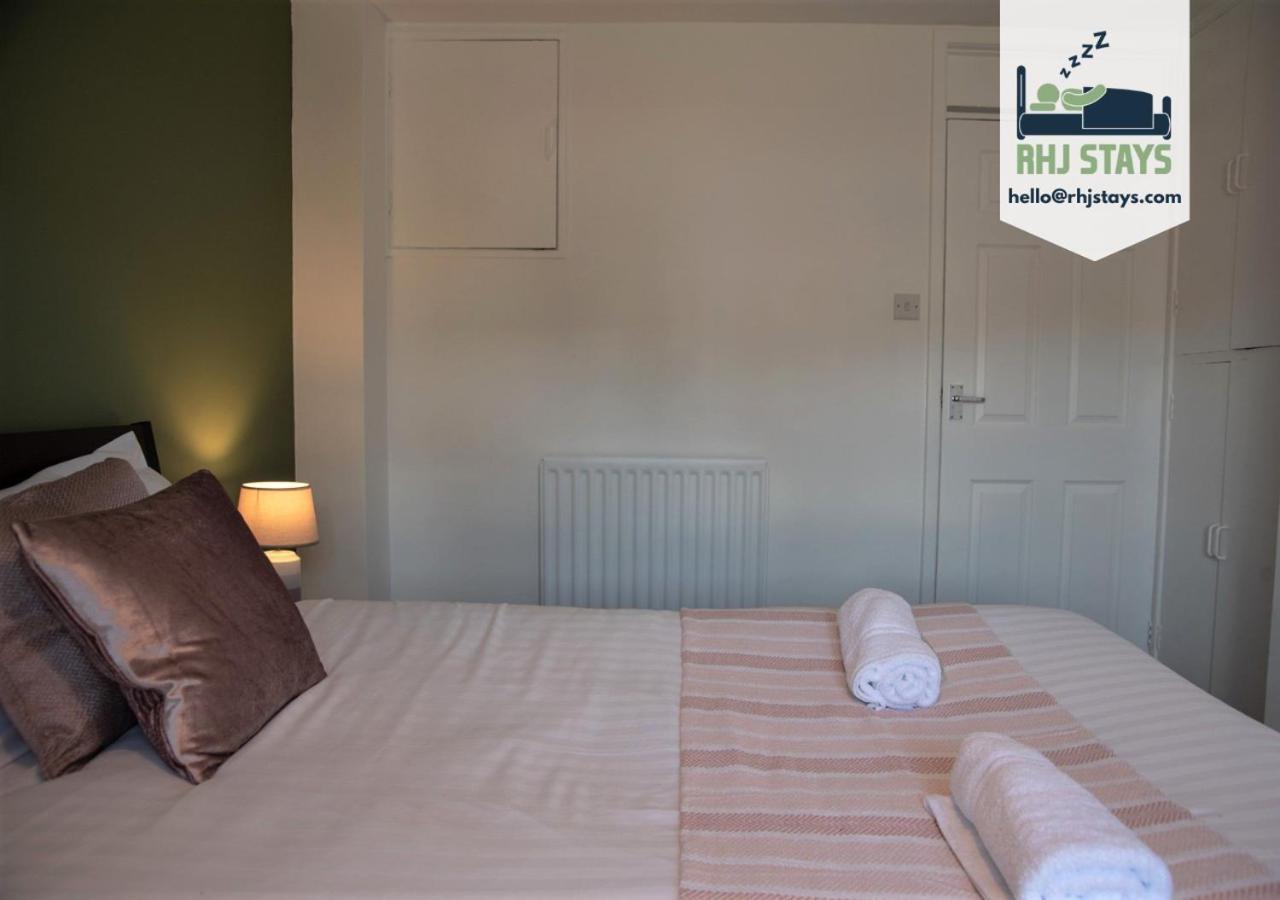 Cottenham - Centre With Free Private Parking 2 Toilets 4 Bedroom Sleeps 8 * Newcastle upon Tyne
