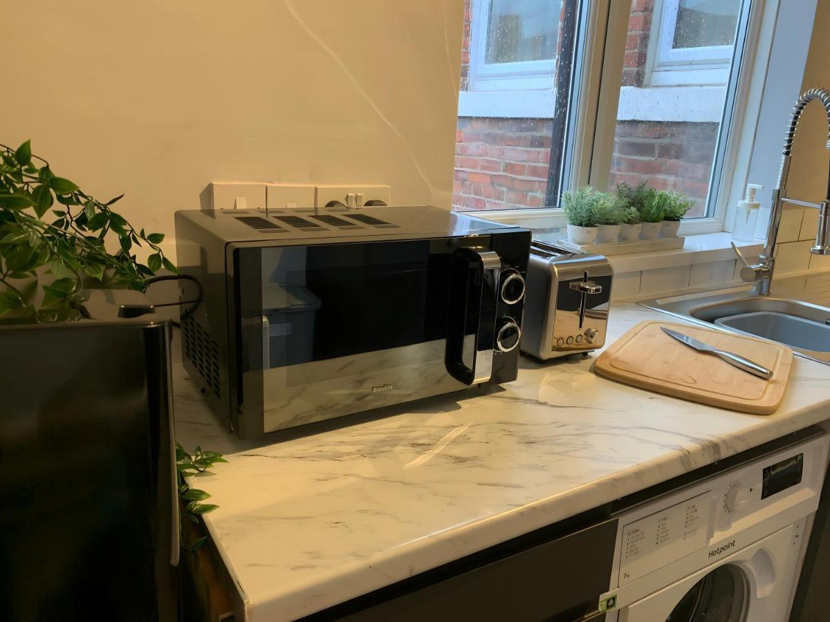 Apartment Heaton-beautiful 3 Double Bedrooms Sleeps 6 Free Parking And Wifi Newcastle upon Tyne